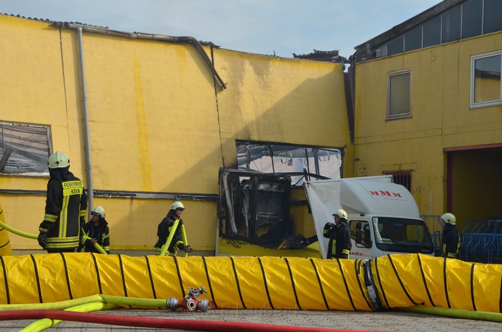 Grossfeuer Poco Lager Koeln Porz Gremberghoven Hansestr P610.JPG - Miklos Laubert